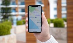 Apple Maps'te Reklam Dönemi Başladı: Sponsorlu İşletmeler Arama Sonuçlarında Öne Çıkıyor