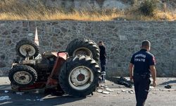 Aydın'da Tırın Traktöre Çarpması Sonucu 1 Kişi Öldü, 2 Kişi Yaralandı