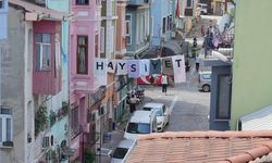 Balat Sokaklarında Dizi Tanıtımı: Haysiyet'in Çamaşırları Mahalle Kültürünü Yansıtıyor