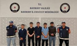 Bayburt'ta 5 Düzensiz Göçmen Yakalandı, 2 Şüpheli Gözaltında