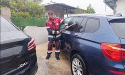 Belen'de Araçta Mahsur Kalan Bebek İtfaiye Ekiplerince Kurtarıldı