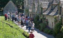 Bibury'de Otopark Sorunu Turistlerin ve Sakinlerin Kabusu Haline Geldi
