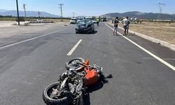 Burdur Tefenni'de otomobille çarpışan motosiklet sürücüsü hayatını kaybetti