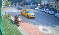 Bursa Osmangazi'de Araç Yangını Korkuttu, Taksi Şoförleri Müdahale Etti