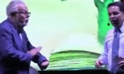 Celal Şengör'den Ahmet Özer'e Süre Uyarısı Edremit Kitap Fuarı'nda Dikkat Çekti