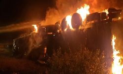 Çorum Alaca'da Devrilen TIR Alev Aldı, Yangın İtfaiye Tarafından Söndürüldü