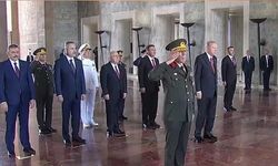 Cumhurbaşkanı Erdoğan, Yüksek Askeri Şura Üyeleriyle Anıtkabir'i Ziyaret Etti