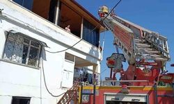 Defne'de Çatı Yangını İtfaiyenin Hızlı Müdahalesiyle Büyümeden Söndürüldü