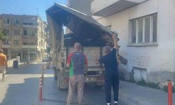 Denizli Merkezefendi'de Kamyonetin Kasası Binanın Balkonuna Çarptı