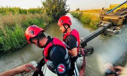 Diyarbakır Silvan'da Su Kanalına Uçan Otomobilin Sürücüsü Sağ Kurtarıldı