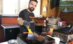 Diyarbakır'da 65 Dereceyi Bulan Sıcaklıkta Tostçuluk Zorluğu