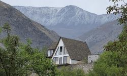 Erzincan Esence Dağı'nın Zirvesi Ağustos Ayında Dolu Nedeniyle Beyaza Büründü