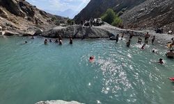 Erzincan Üzümlü'de Sıcaklardan Kaçış: Dereboğazı'nda Doğal Havuz Oluşturuldu