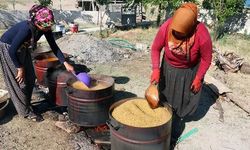 Erzincan'da Kışlık Bulgur Hazırlığı İçin Buğday Dev Kazanlarda Kaynatıldı