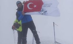 Erzurum Teknik Üniversitesi Bayrağı Ağrı Dağı Zirvesinde Dalgalandı