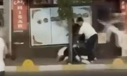 Fatih'teki bıçaklı kavgada yeni görüntüler ortaya çıktı: Yerdeyken de bıçaklanmış