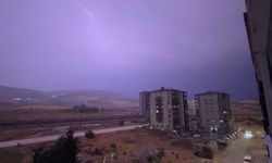 Gaziantep'te Şimşek Fırtınası Geceyi Aydınlattı