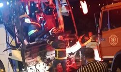 Gaziantep'te yolcu otobüsü ile tır çarpıştı: Şoför ve muavin yaşamını yitirdi