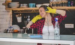 Günlük İşlerde Müzik Dinlemenin Psikolojik Etkileri ve Ortak Nedenleri