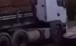 Hasarlı Ahşap Köprüden Yüklü Kamyonla Geçen Şoförün Riskli Yolculuğu