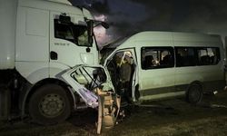 Hatay'da İşçi Servisi ile Tır Çarpıştı: 1 Ölü, 15 Yaralı