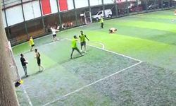 İstanbul'da Halı Sahada Fenalaşan 20 Yaşındaki Genç Hayatını Kaybetti