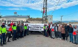 Jandarma'dan Traktör Sürücülerine 'Reflektör Tak, Görünür Ol' Trafik Güvenliği Uygulaması