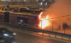 Kağıthane'de Seyir Halindeki Metrobüste Yangın Paniği