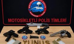 Karabük'te Şüpheli Araçta Ruhsatsız Silahlar ve Mermiler Ele Geçirildi