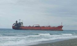 Karadeniz'de Dron Saldırısına Uğrayan M/T Golden Sapling Samsun'da Karaya Oturdu