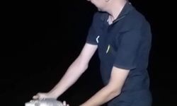 Keban Baraj Gölü'nde Yavru Sazanı Suya Bırakan Balıkçının Duyarlı Davranışı
