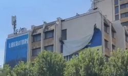 Kosova'daki Dev Ukrayna Bayrağı Zelenskiy'nin Açıklaması Sonrası Kaldırıldı