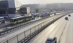 Küçükçekmece'de İETT Otobüsüne Çarpan Otomobilde 3 Kişi Hayatını Kaybetti