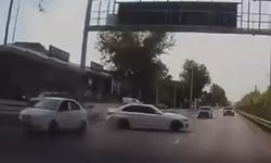 Makas Atan Otomobilin Neden Olduğu Kaza Anı Kamerada
