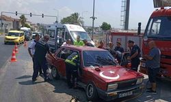 Manavgat'ta İki Otomobilin Çarpışması Sonucu 1 Kişi Yaralandı