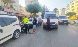 Manavgat'ta kırmızı ışık ihlali sonucu motosiklet kazası: Sürücü yaralandı