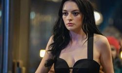 Melis Sezen'in Ayna Karşısında Bikinili Tatil Pozu Sosyal Medyada Gündem Oldu