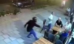 Mersin'de Kasklı Şüpheli Tantunicide Oturan Kişiye Silahlı Saldırı Düzenledi