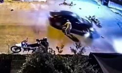Mersin'de motosikletliye çarpan sürücü yaralıların üzerinden geçip kaçtı
