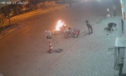 Motosiklet Kazasında Bir Araç Alev Aldı, 4 Kişi Yaralandı