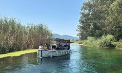 Muğla'nın Akyaka Mahallesi Kadın Azmağı Doğal Akvaryum Gibi Görünümüyle İlgi Çekiyor