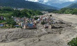 Nepal'deki Sel Felaketi Korku Filmlerini Aratmayan Görüntülerle Etkisini Sürdürüyor