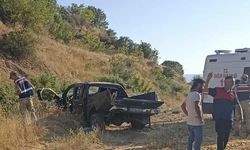 Palu'da kamyonetin şarampole yuvarlanması sonucu 2 kişi yaralandı