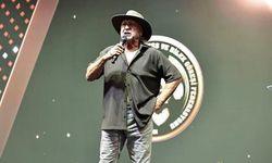 Prof. Dr. Şener Üşümezsoy İstanbul Fitness Week'te Kaslarının Gücünü Gösterdi
