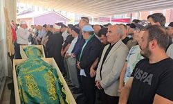 Rize'de denizde boğulan iki kardeş son yolculuklarına uğurlandı