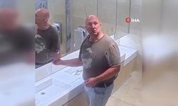 Sabun Akmayınca Aynayı Yumrukladı: Olay Anı Kamerada