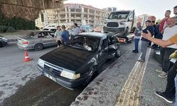 Samsun Canik'te Kamyonet ve Otomobil Çarpıştı: 1 Kişi Yaralandı