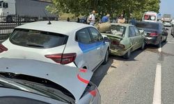 Samsun Canik'te Zincirleme Trafik Kazasında 4 Araç Birbirine Girdi