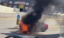 Samsun'da Seyir Halindeki Plakasız Otomobilde Motor Yangını