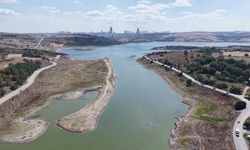 Sazlıdere Barajı'nda Su Seviyesi Kritik Düzeye Düştü, Eski Yapılar Gün Yüzüne Çıktı